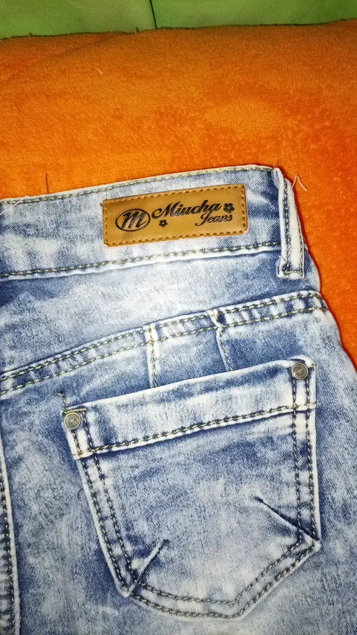 Jeans de mezclilla azul claro para mujer - 3
