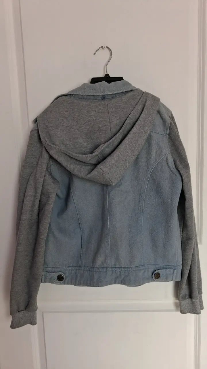 Chaqueta de mezclilla con capucha gris - 3