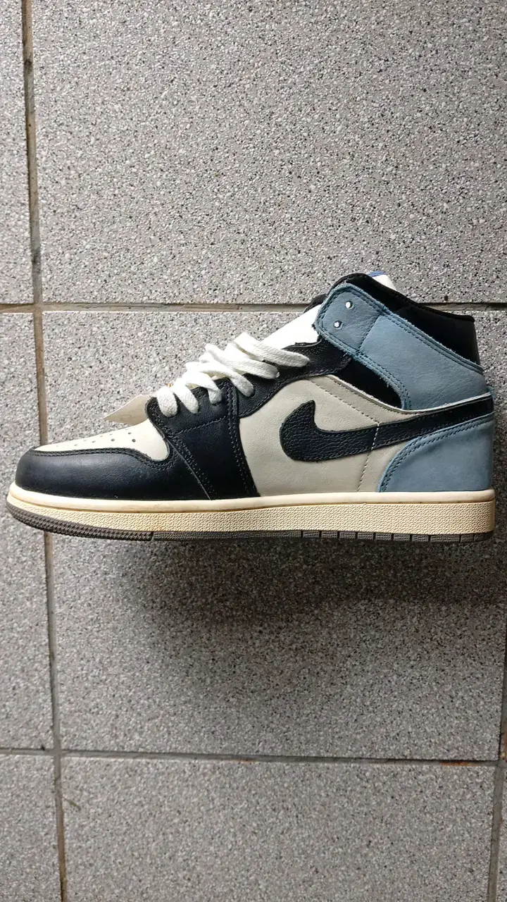 Zapatillas Nike Air Jordan 1 Mid Azul y Blanco - 2