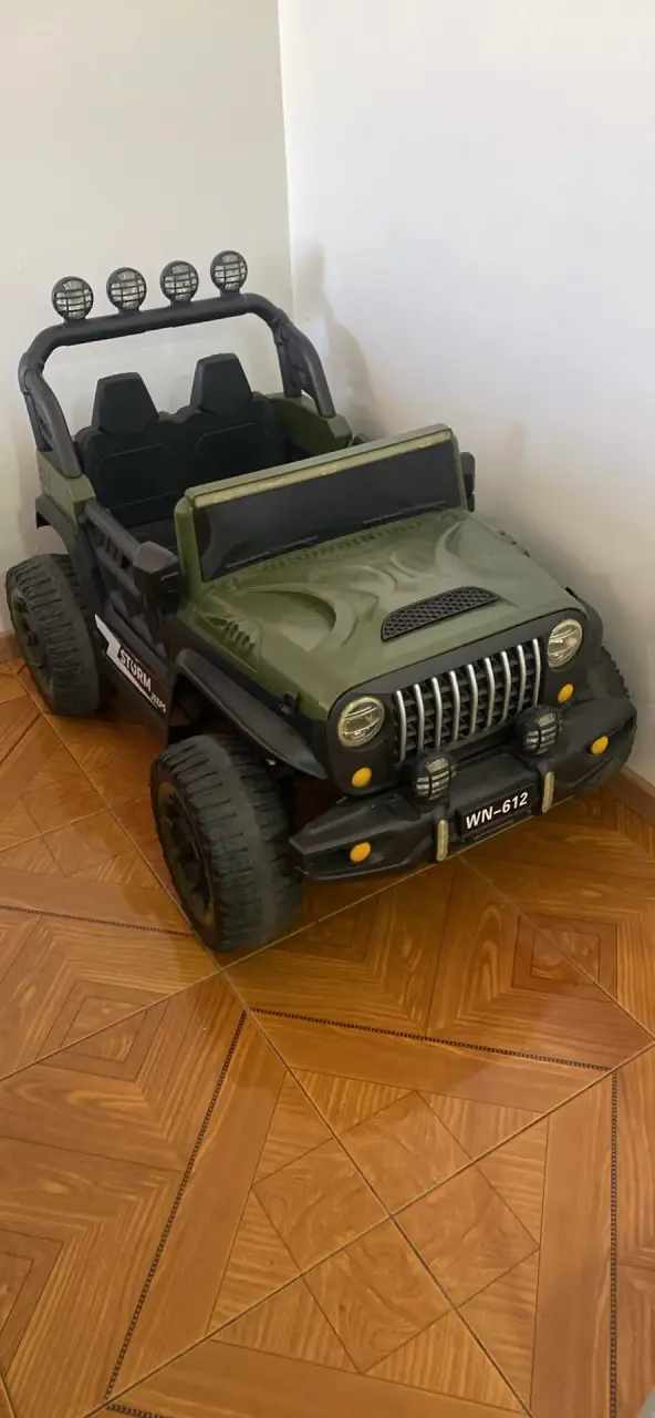 Auto eléctrico para niños verde militar - 1