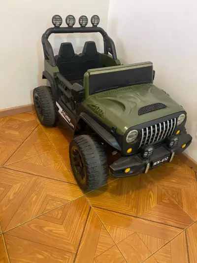 Auto eléctrico para niños verde militar - miniatura 2