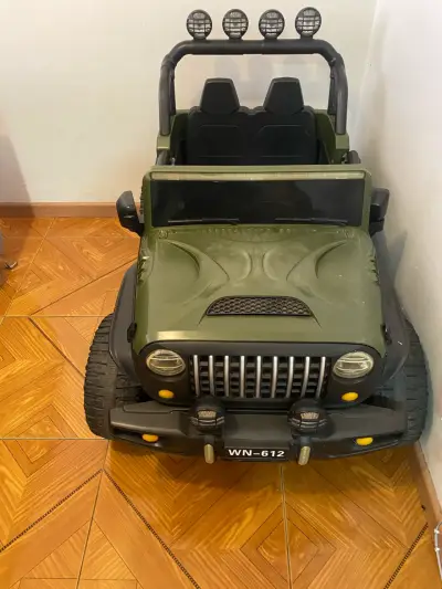 Auto eléctrico para niños verde militar - miniatura 3