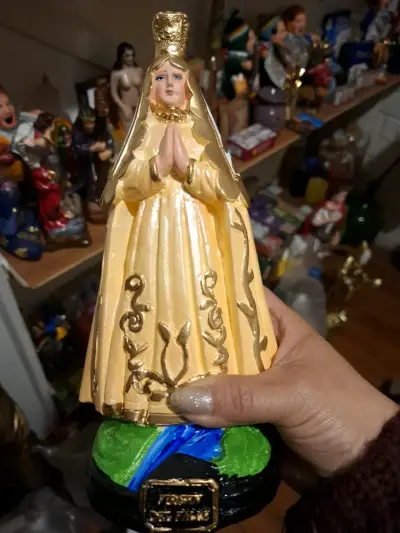 Figura de la Virgen del Valle 23 cm de yeso - miniatura 4