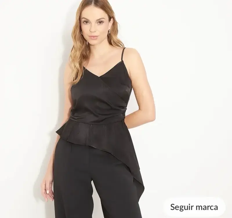 Blusa negra de tirantes con diseño asimétrico - 1