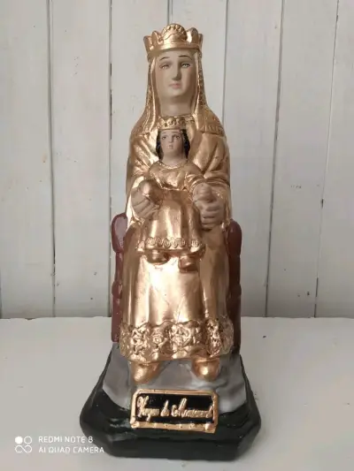 Figura religiosa Virgen de Montserrat dorada 23 cm - miniatura 1
