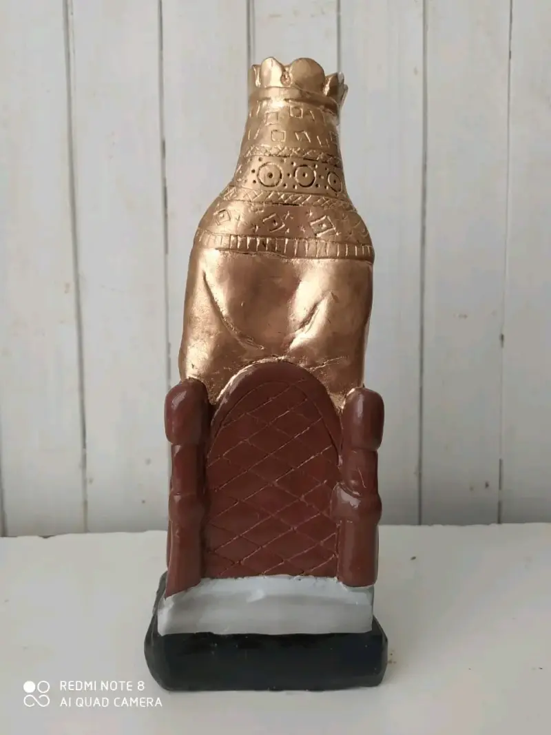 Figura religiosa Virgen de Montserrat dorada 23 cm - 2