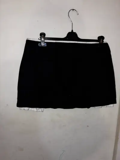 Falda corta negra Paula Fernández para Falabella - miniatura 3