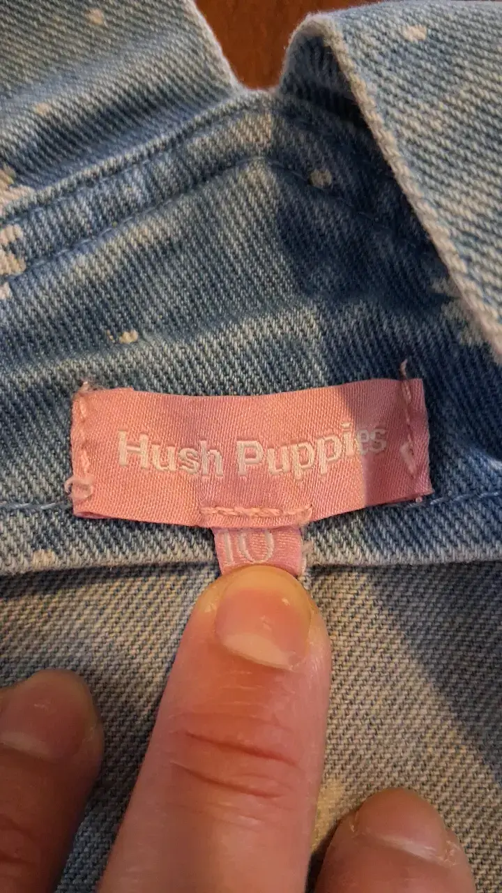 Jardinera de mezclilla con flores Hush Puppies - 2