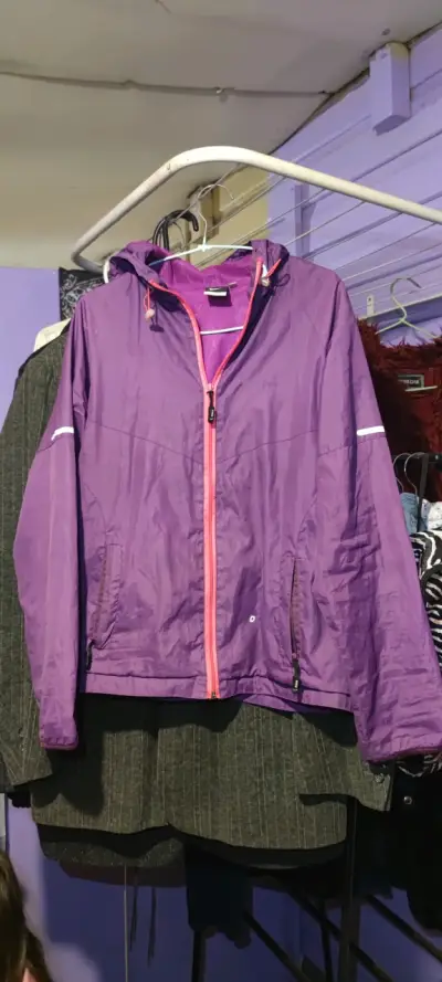 Chaqueta cortavientos deportiva morada - miniatura 1