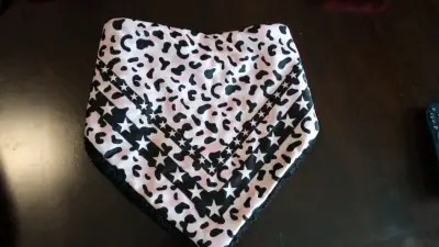 Bandanas estampadas con diseños variados - miniatura 3