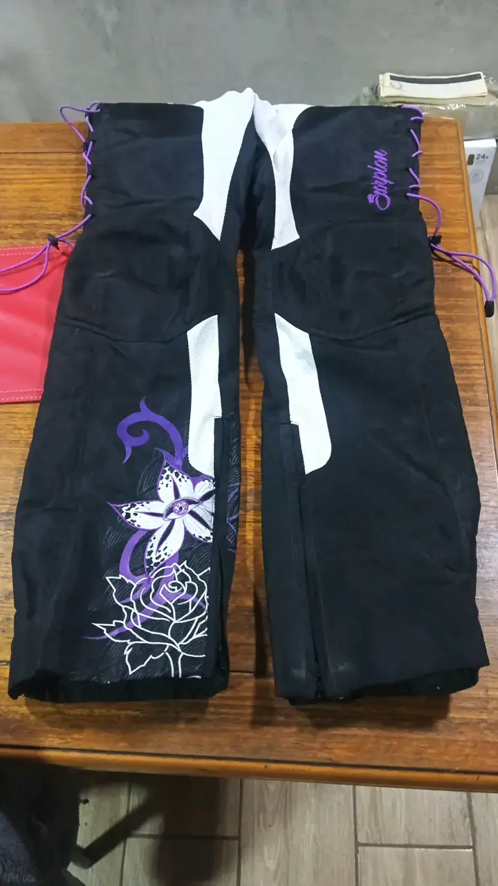 Pantalon de moto Scorpion negros con diseño flora - 2