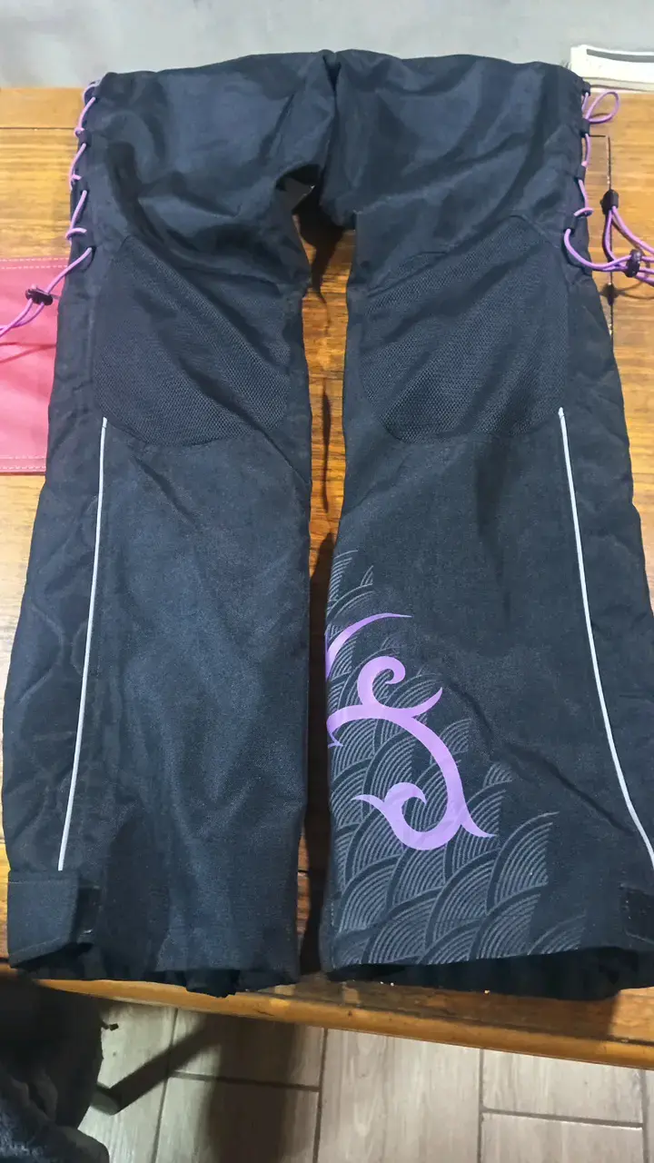 Pantalon de moto Scorpion negros con diseño flora - 4