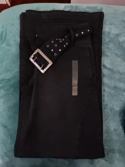 Pantalones acampanados negros con cinturón - miniatura 3