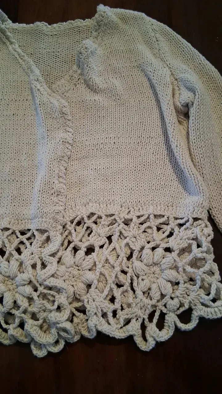 Chaleco tejido beige con diseño floral - 2