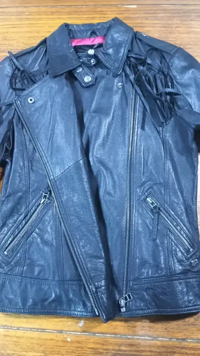 Chaqueta de cuero negra con flecos - miniatura 3