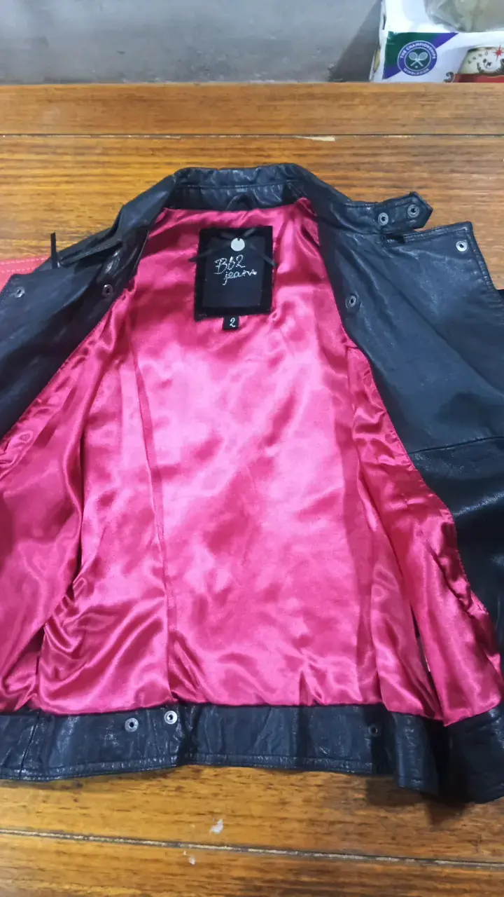 Chaqueta de cuero negra con flecos - 4