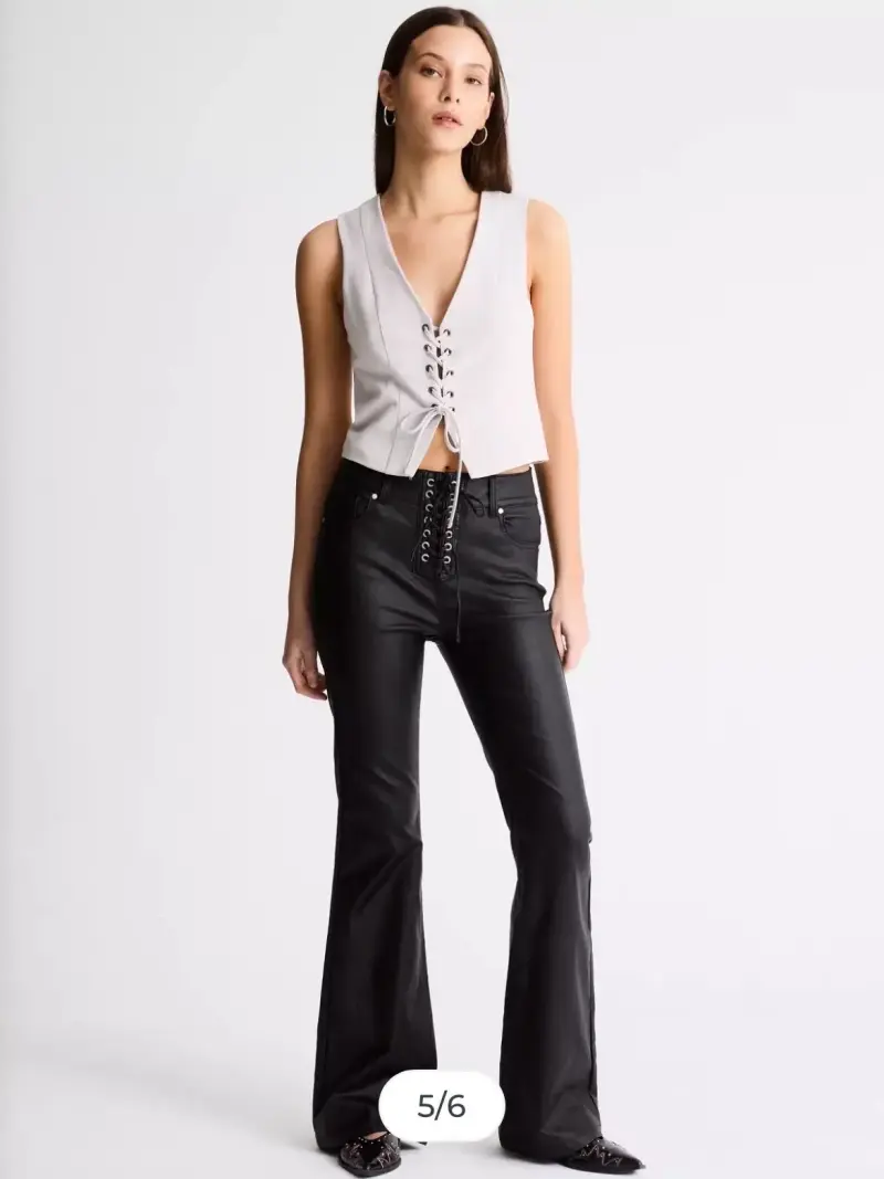 Pantalones acampanados negros con cordones engomad - 3