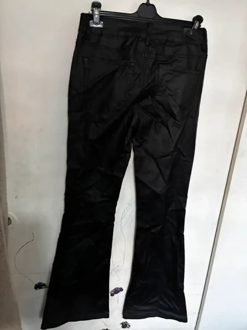 Pantalones acampanados negros con cordones engomad - 5