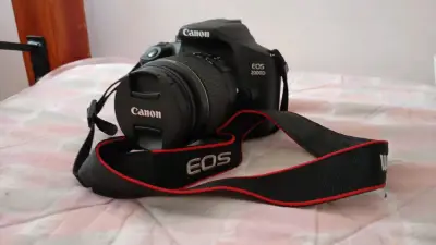 Camara Canon EOS 2000D - miniatura 1