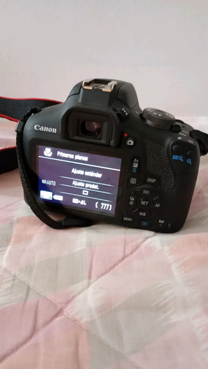 Camara Canon EOS 2000D - 3