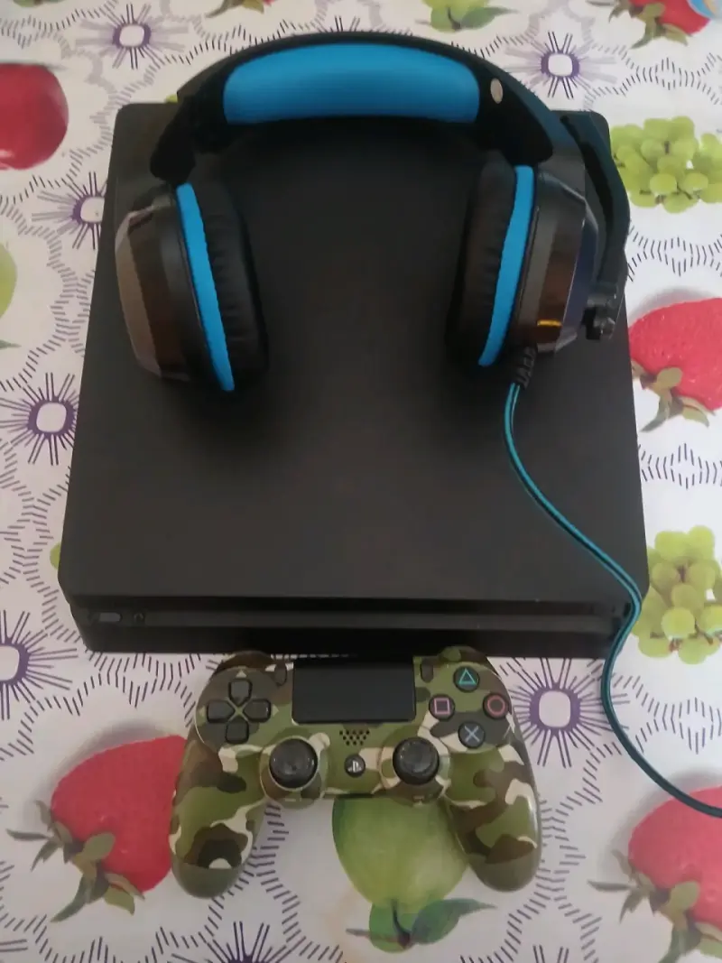 Ps4 500gb con desbloqueo GoldHen precio negociable - 1