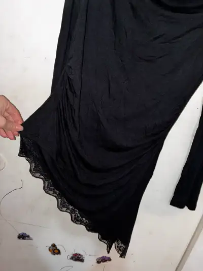 Vestido negro asimétrico manga larga - miniatura 5