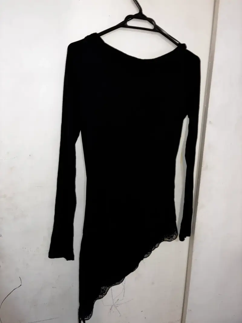 Vestido negro asimétrico manga larga - 6