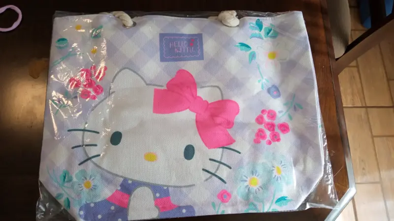 Bolso de playa Hello Kitty rosa con diseño floral - 2