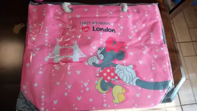 Bolso de playa Hello Kitty rosa con diseño floral - miniatura 3