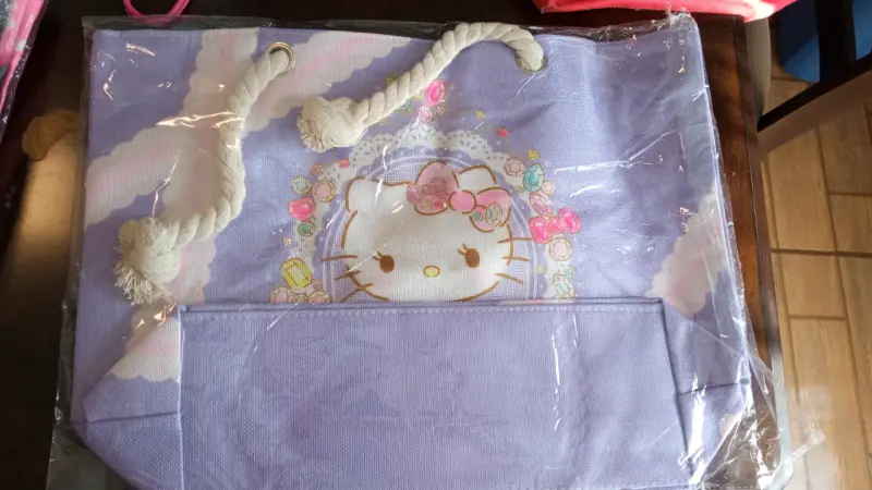 Bolso de playa Hello Kitty rosa con diseño floral - 4