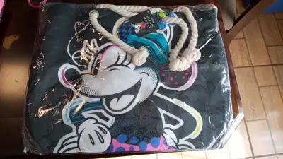 Bolso de playa Hello Kitty rosa con diseño floral - miniatura 5