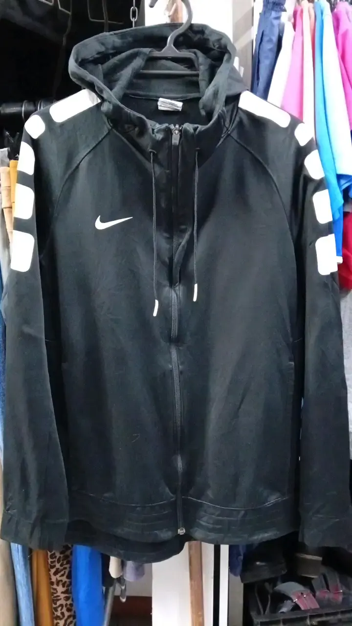 Polerón Nike Therma-Fit Negro con Capucha