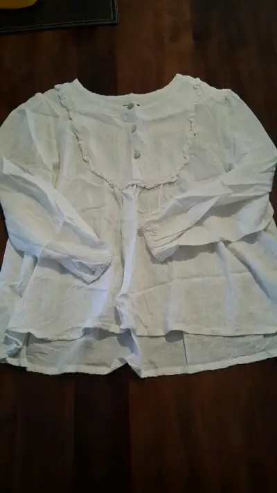 Blusa blanca Hush Puppies con detalles fruncidos - miniatura 1