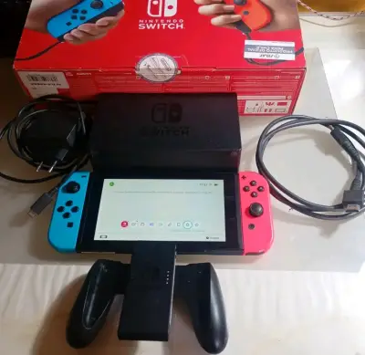 Nintendo Switch 32GB V2 Rojo/Azul Neón + Joy-Con - miniatura 1