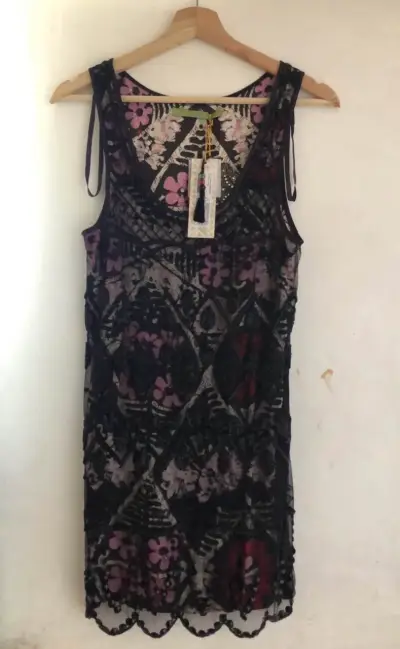Vestido de encaje floral negro y rosa rapsodia - miniatura 1
