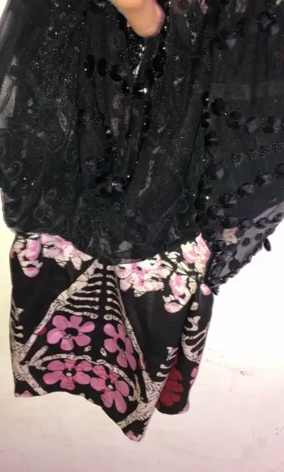 Vestido de encaje floral negro y rosa rapsodia - miniatura 4