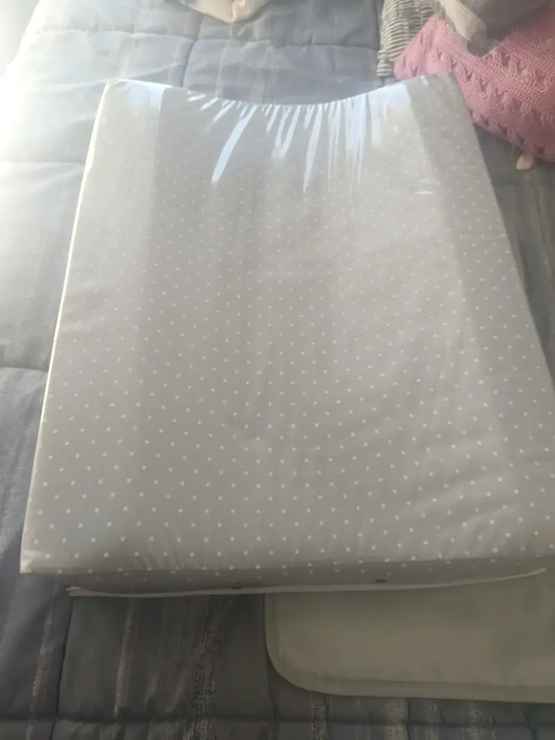 Cambiador de bebé impermeable con diseño de lunares - 2