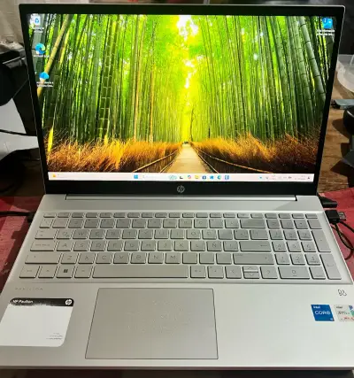 Laptop HP Pavilion 15 / Core i5 11va Gen  12GB RAM - miniatura 1