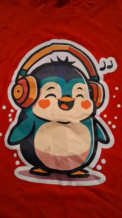 Polera roja con estampado de pingüino - miniatura 2