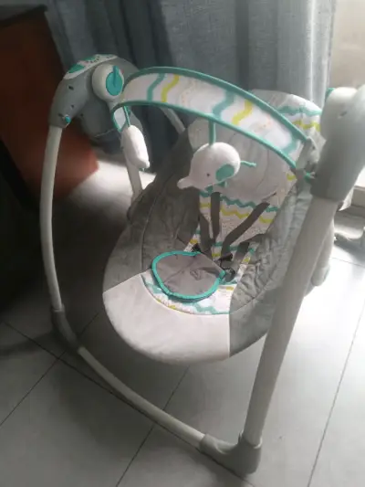 Columpio para bebé con juguetes colgantes - miniatura 1