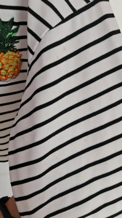 Polera rayada Shein con diseño de piña - miniatura 4
