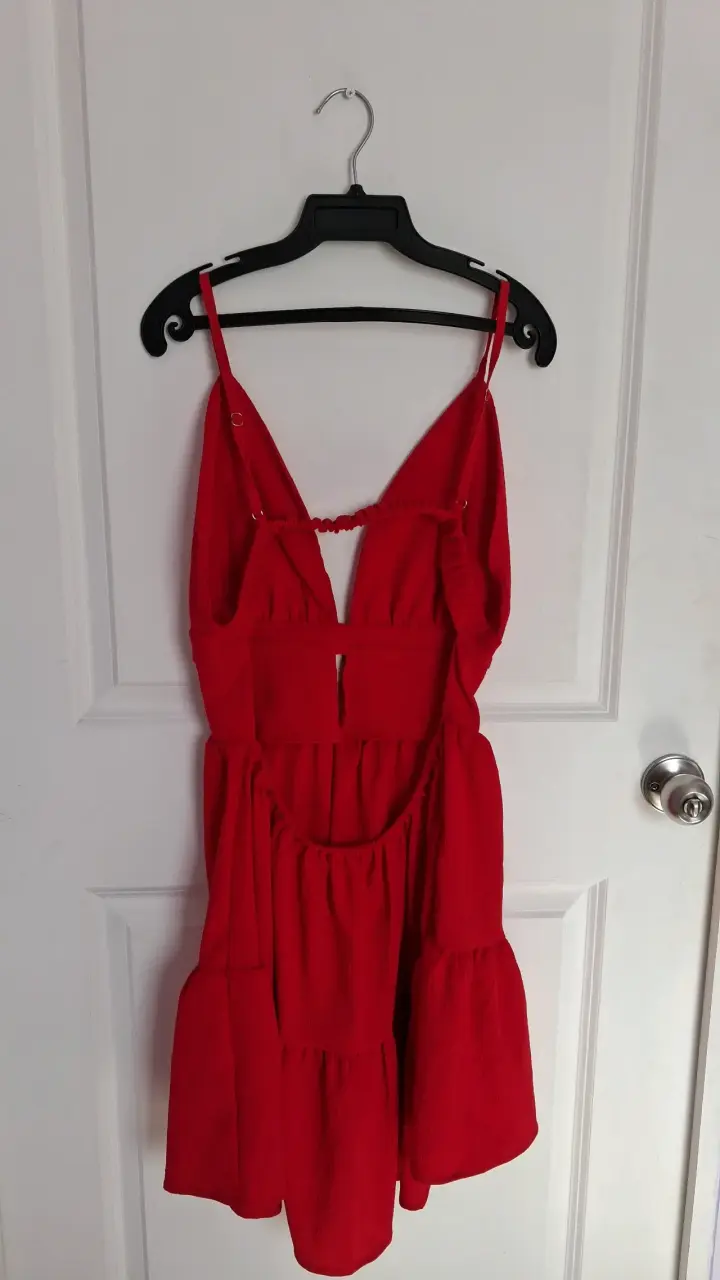 Vestido rojo sin mangas con escote en V - 2