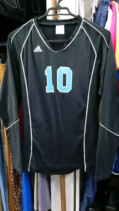 Camiseta deportiva Adidas negra con número 10 - miniatura 1