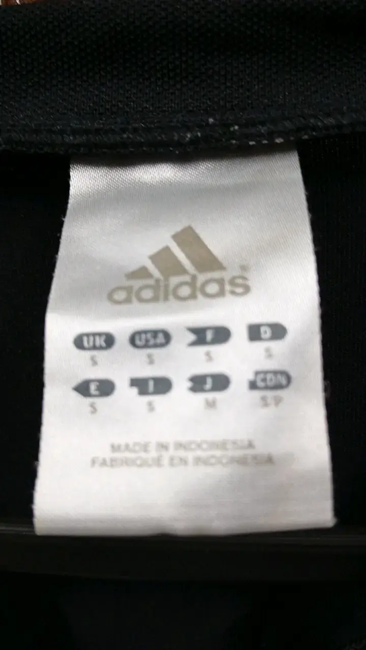 Camiseta deportiva Adidas negra con número 10 - 3