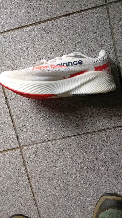 Zapatillas running New Balance FuelCell blancas - miniatura 2