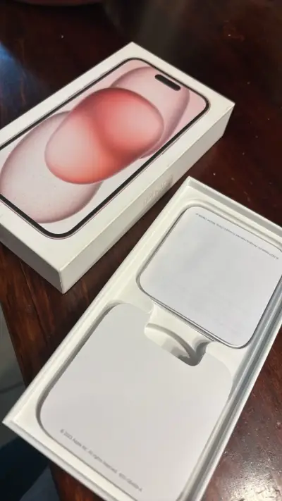 iPhone 15 en caja original color rosa - miniatura 1