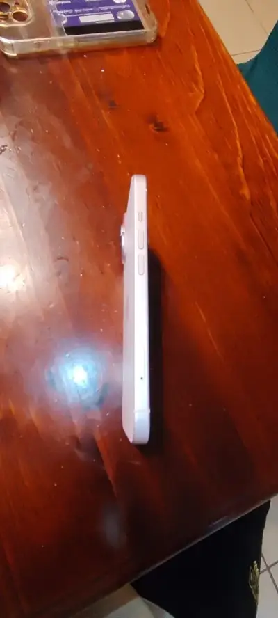 iPhone 15 en caja original color rosa - miniatura 5