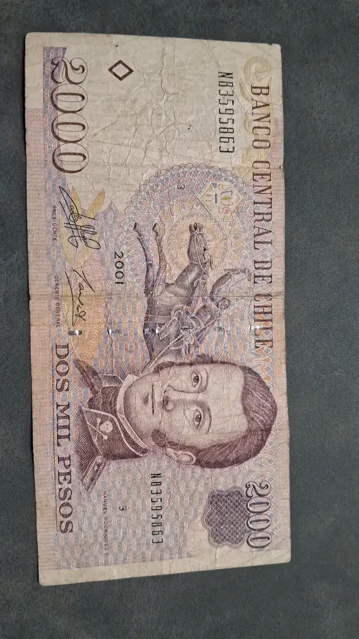 Billete de 2000 pesos chilenos en buen estado - 4