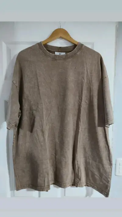 Polera oversize unisex en colores oscuros - miniatura 2