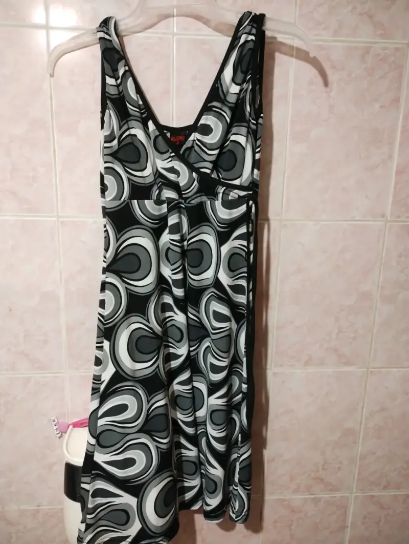 Vestido estampado geométrico en blanco y negro - 2